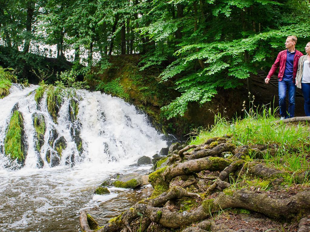 Domaine De Blangy Hotel Hirson Екстериор снимка